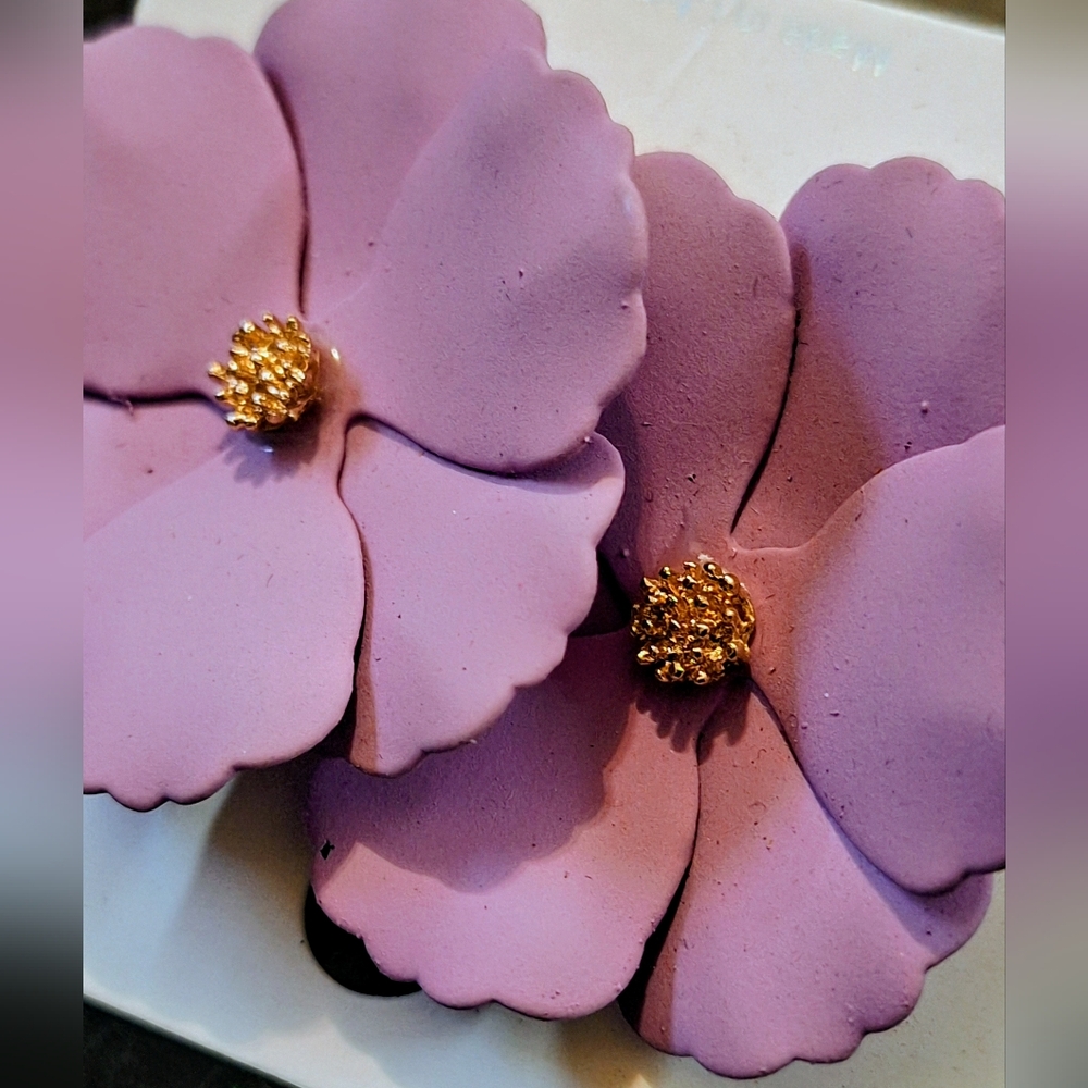 Ceramic Lilac Flower Bloom Earrings, Goldtone Bud, 1½x1½in